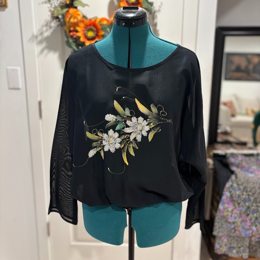 Blouse hand painted with paillettes decor